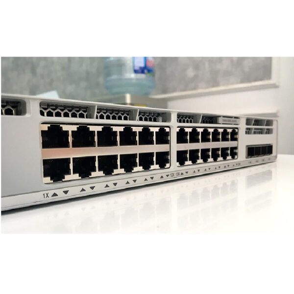 C9200L-24T-4G-E Switch Cisco Catalyst 9200L 24-port data, 4 x 1G, Network Essentials